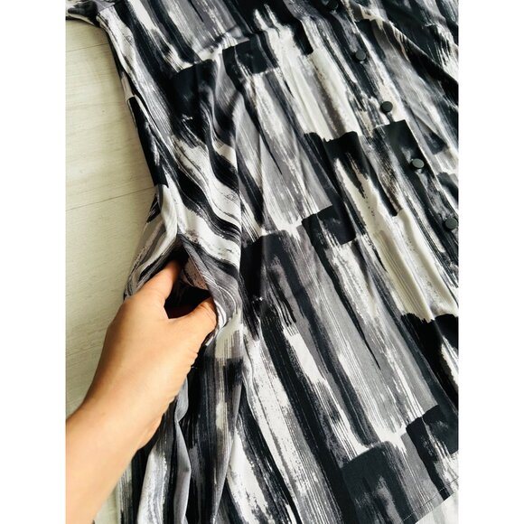Sympli Women's Sz 10 Abstract Black & White Button-Up Tunic Shirt With Collar - Picture 10 of 13